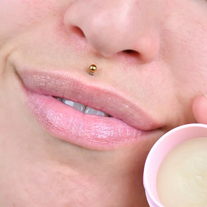 EXFOLIANTE DE LABIOS Y BÁLSAMO COCONUT - KISS THERAPY